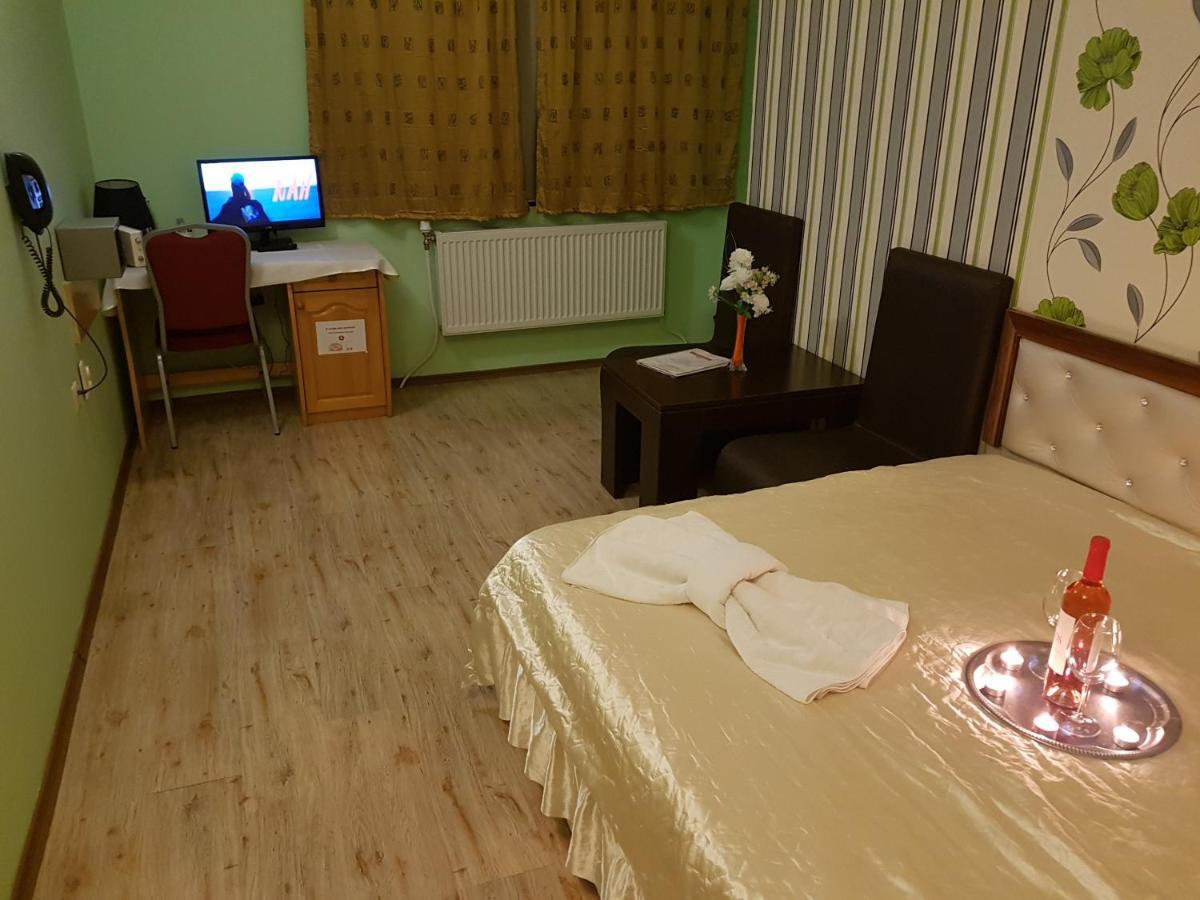 Hotel Sviștov Exterior foto