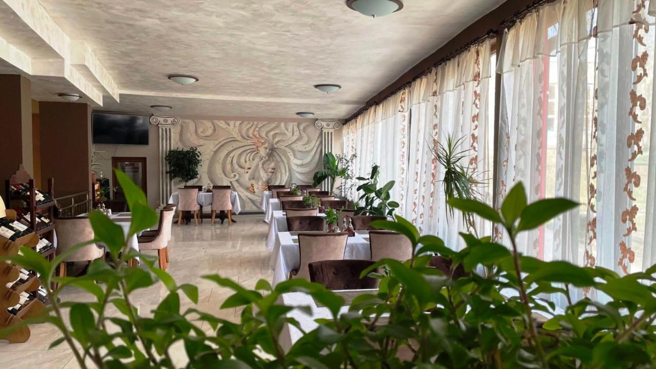 Hotel Sviștov Exterior foto